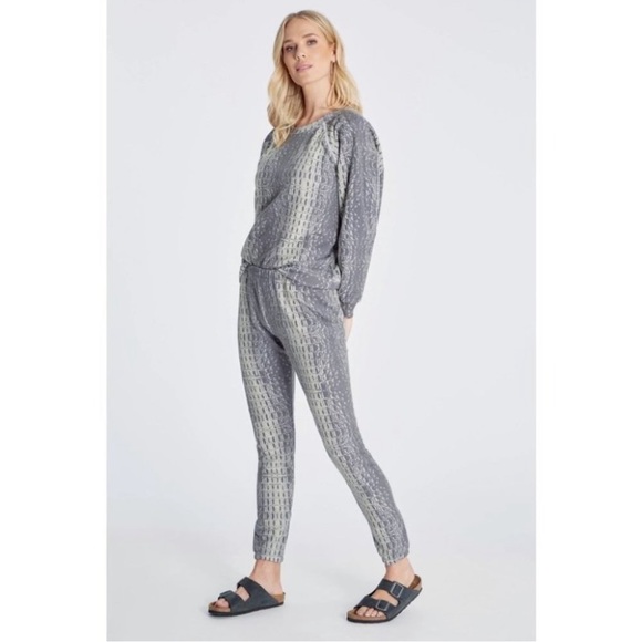 Wildfox Wetland Sommers Sweatshirt Size Large Gator-inspired Print Gray Crewneck - Picture 8 of 8